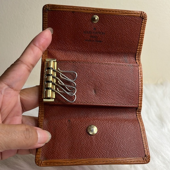 Louis Vuitton Epi Brown color 4 key case - Picture 5 of 12
